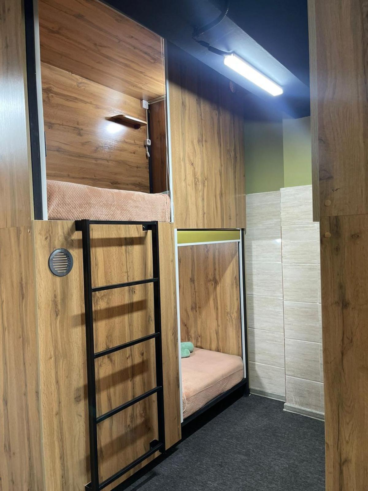 Hostel Kochevnik Capsule Hotel Almati Kültér fotó